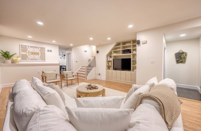 Deluxe Downtown Lancaster 3BD - Rooftop & Parking