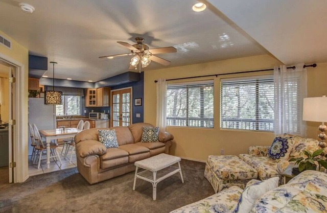 Deluxe Family Cabin in the Pines