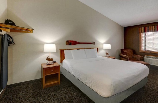 Deluxe King at Stoney Creek Inn Quincy