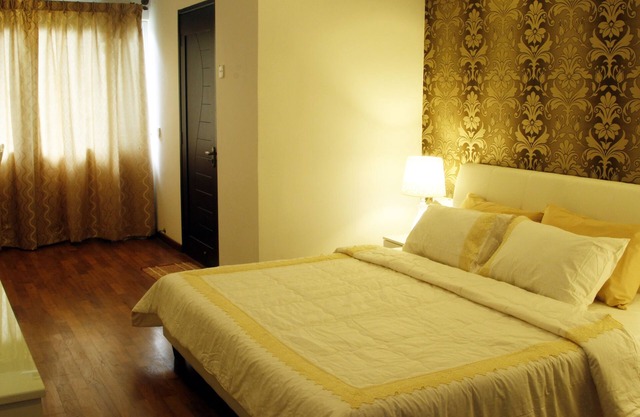 Deluxe King With Attached Bathroom