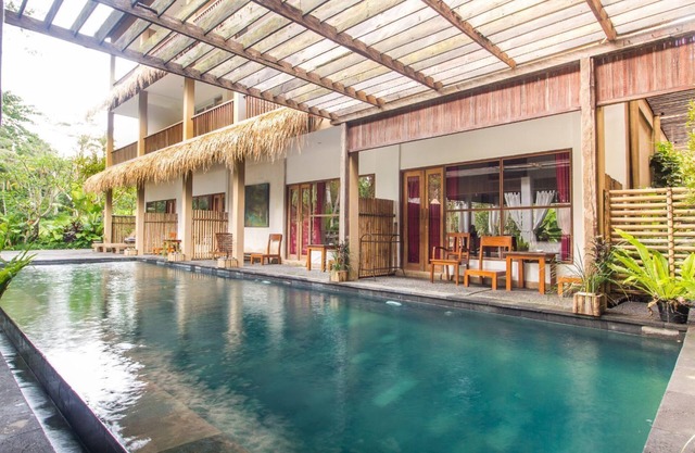 Deluxe Pool View #03