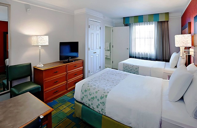 Deluxe Queen Room With Two Queen Beds