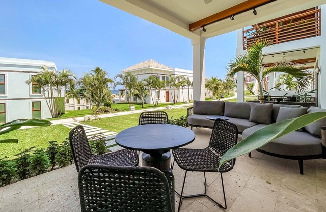 Deluxe Room at Las Verandas (2)