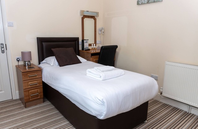 Deluxe Single Ensuite at The Lawns Guest House