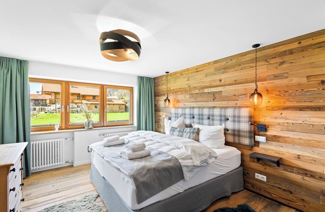 Deluxe Suite | Pool, sauna & mountain view