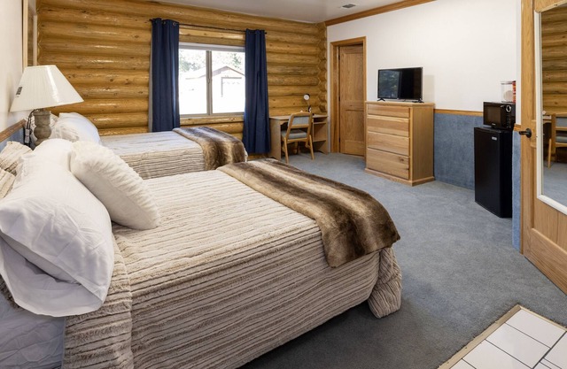 Deluxe Twin Room in Rustic Cabin - Room 228
