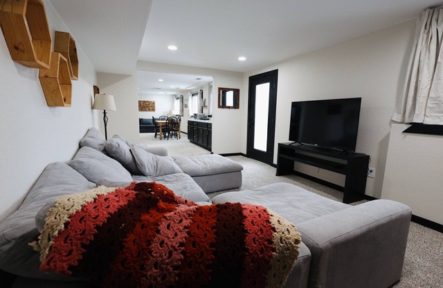 Denver 2-bed basement with Wi-Fi , AC near mountains, airport, and downtown.