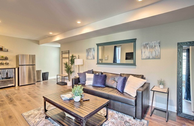 Denver Studio w/ Hot Tub ~ 2 Mi to Downtown!