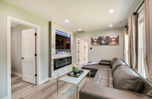 Des Plaines Vacation Rental w/Spacious Backyard!