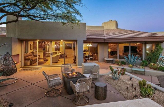 Desert Mountain Semi Custom home w/gourmet kitchen, pool, spa and waterfall