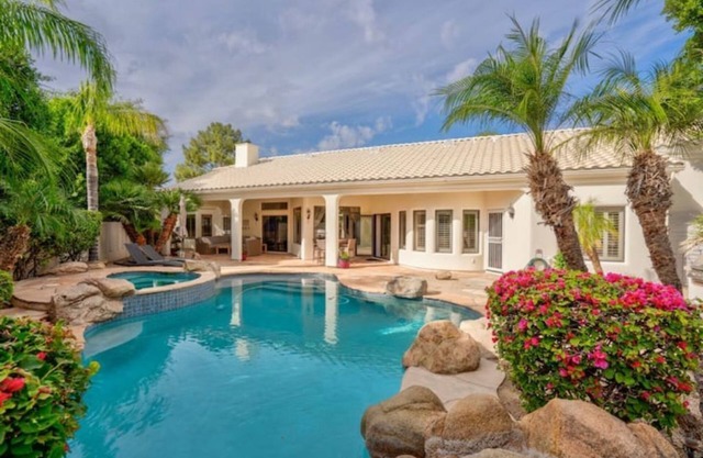 Desert Oasis in Val Vista Lakes - Heated Pool