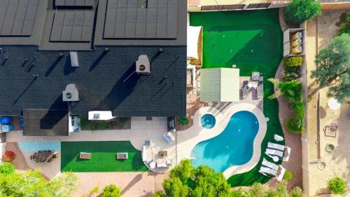 Desert Oasis Resort Style Backyard Sleeps 18 Games