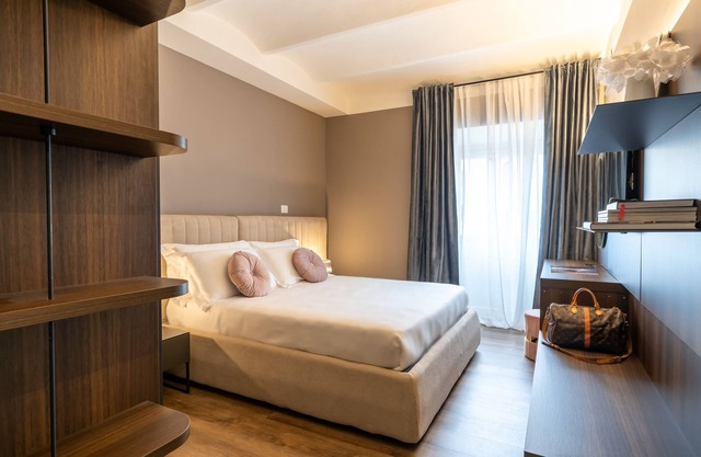 Design Apartment with 2 Suites - 10 minutes to Duomo/Accademia