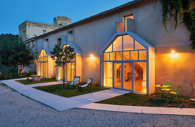 Design studio with terrace in the heart of the Luberon