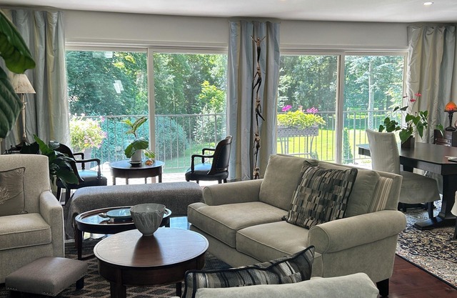 Designer 3-bedroom home near downtown in park like setting