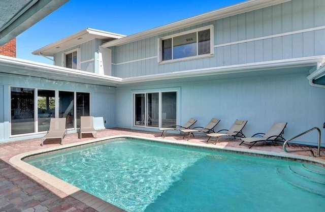 Designer 6 Bedroom | Game Room | 10 Min To Beach!