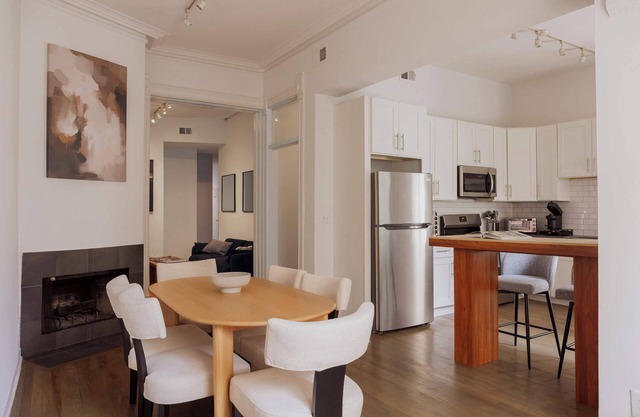 Designer Apartment 2W | Heart of Gold Coast/River North