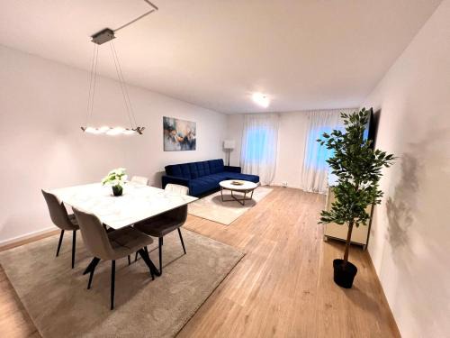 Designer Apartment in Sinsheim Erstbezug 75 TV mit Netflix und offene Küche WeHome Premium
