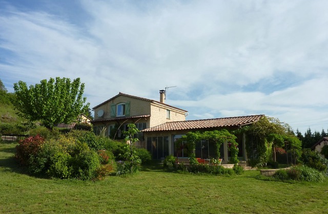 Detached house near Barjac for 13 people with swimming pool.