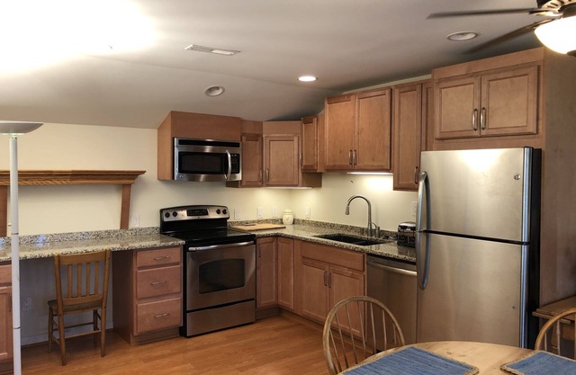 Detached Garage Apt, Private Entrance, High Speed FIOS, Safe Location, Parking.