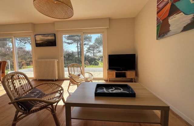 Detached house 3 * with large garden close to beaches and town WIFI.