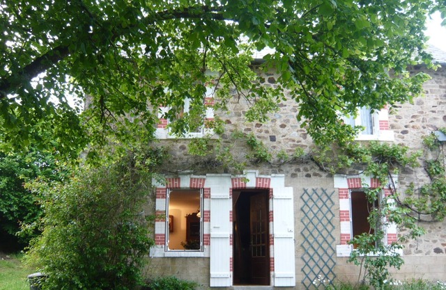 Detached house with garden - Rated 3-star furnished holiday home.