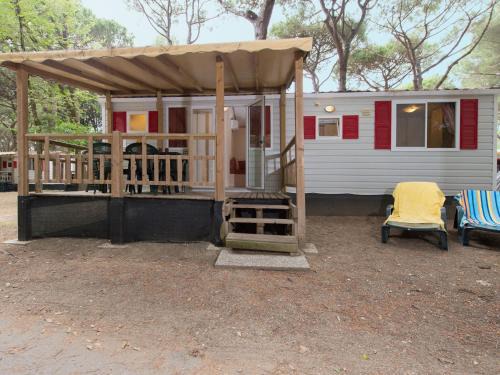 Detached mobile home with terrace near the sea on the Adriatic coast