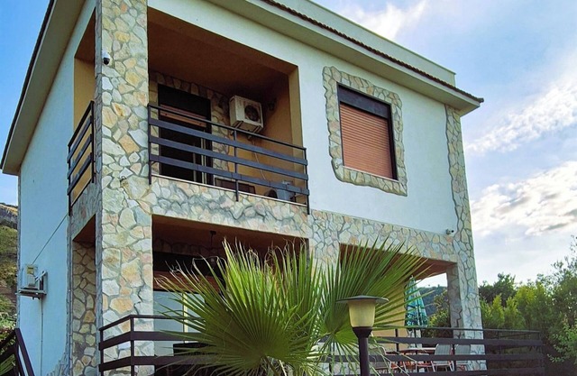 Detached Property with garden and a view on the Sea near Palermo, Sicily