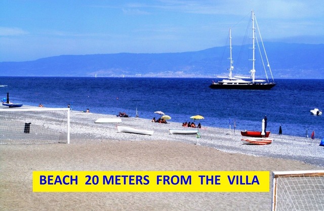 Detached villa 20m from the sea for stays and spa treatments near Taormina