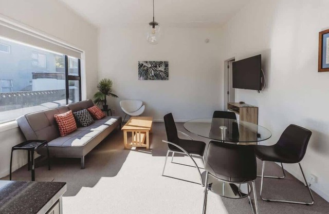 Devon Central Apartment - stylish 2 BR CBD pad