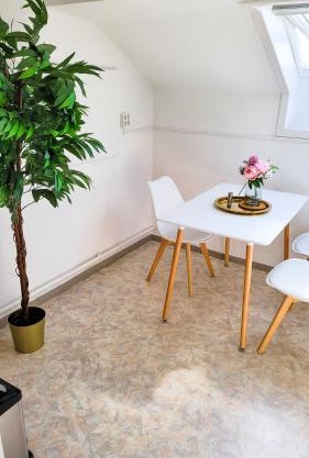 DG R- Helle 40m2 2-Zimmer Wohnung nähe Salzburg