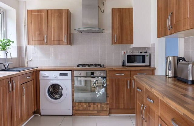 Dickens House Close 15min from Gatwick