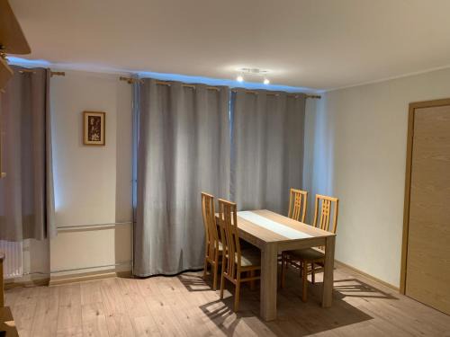 DIKOL Two-Room Apartment-SELF CHECK-in & FREE Parking Near City Center