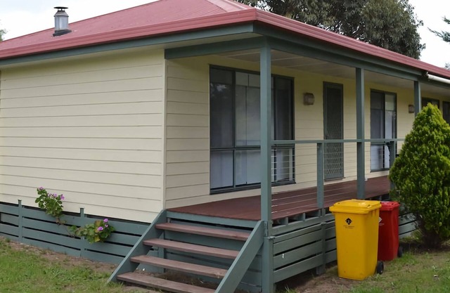 Dino's Beach Pad Venus Bay