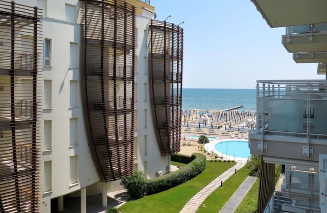 Diplomatic by Interhome