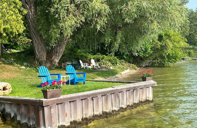 Direct Lake Leelanau Sunset view, Fire pit, grill, dock, boat lift , dog ok
