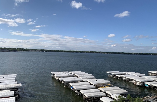 Direct Lakeside View, 5 bed, 2.5 bath Condo at Bridges Bay