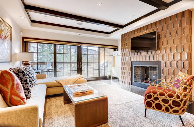 DIRECT MOUNTAIN VIEW/WALKING DISTANCE TO LIFTS/CONTEMPORARY License# 011090