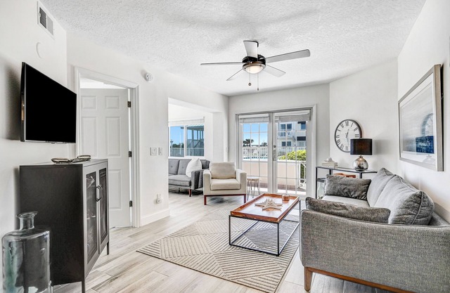Direct Oceanfront Paradise!Pool View. Private Beachfront Patio & Beach Access. n
