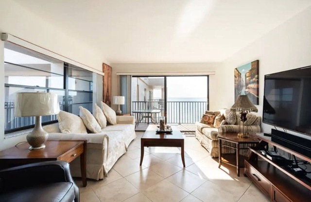 Direct River gorgeous view! Newly remodeled, quartzite counter open floor plan