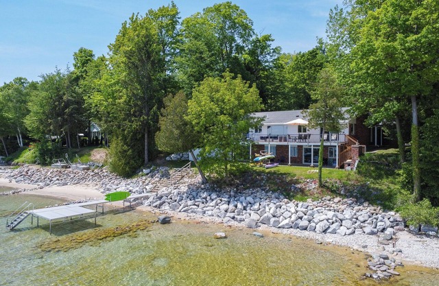 Direct waterfront on West Grand Traverse Bay! Overlooking deck