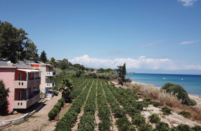 Directly on the fine Memi sandy beach located apartment with sea view.
