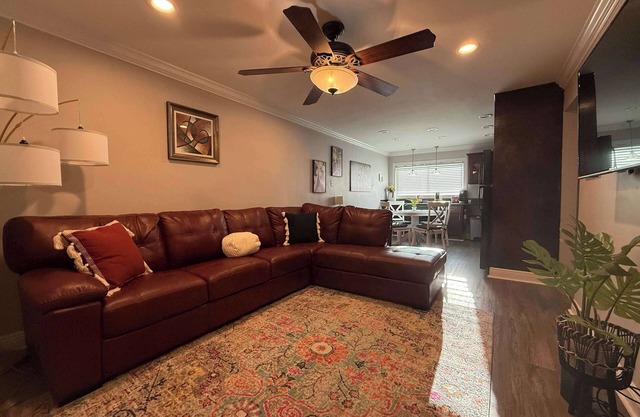 Discounted monthly stays. 2 bedroom unit.