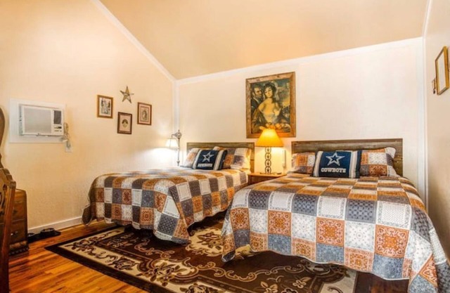 Discover Bandera charm, just a quick 6-min drive to Medina River
