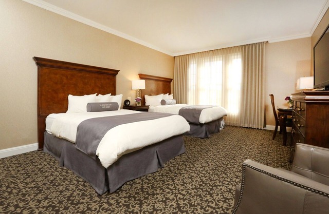 Discover Boutique Rochester: 3 English-styled Rooms Steps from Historic Downtown
