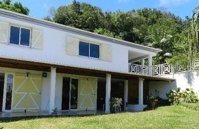 Discover the wild south from the terrace of this colorful apartment