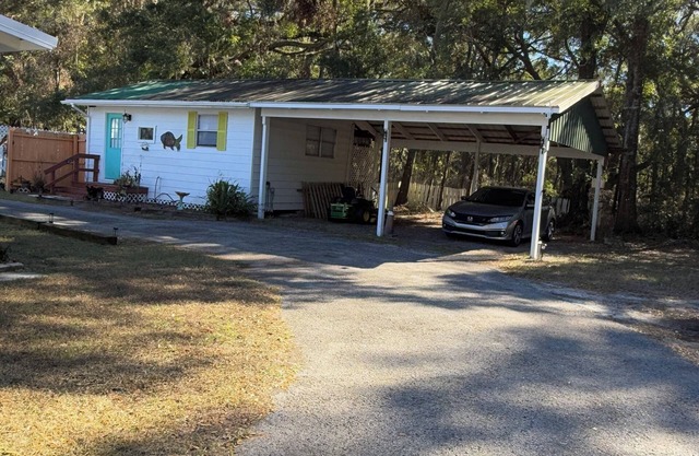 Divine Springs retreatwith WiFi, AC,horses welcome, gym, hot tub, & pool.
