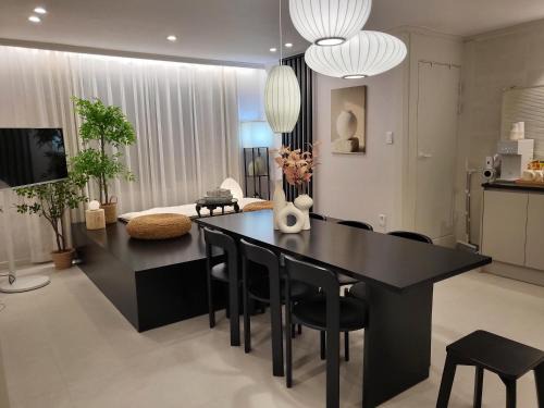 Dmc역 전통프리미엄8인 3룸2샤워실 엘리베이터4층