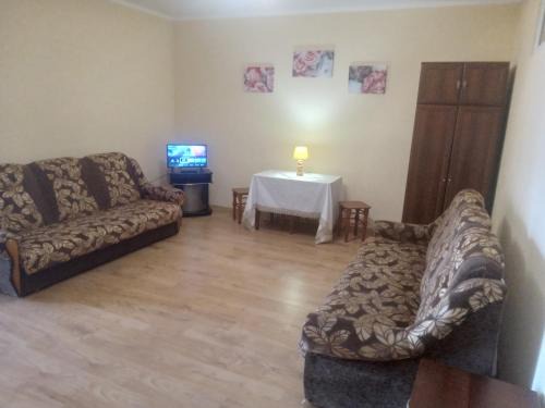 DOBA - ЦЕНТР 2 ком 7-8місць Завжди тепла !