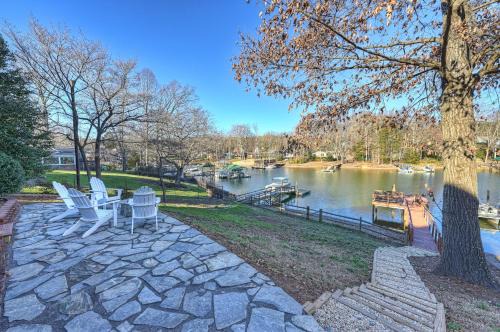 Dock Days by AvantStay Swimming Platform Dock
